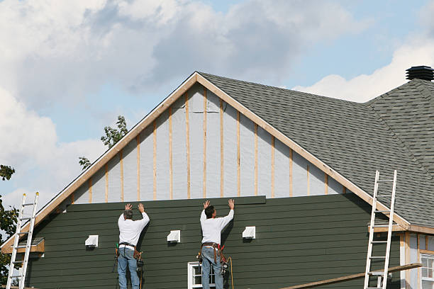 Professional Siding technician working in Hebron, IL